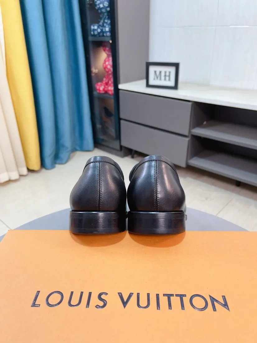 Men's men's shoes 💰500🌸🌸 [Louis Vuitton (LV)] High-end business formal leather shoes 🍀 luxurious and elegant style, both practicality and style, professional focus on details and quality, counter original 1⃣️: 1⃣️ ultra-accurate reproduction 👍🏻! Material: The upper is made of imported original calfskin➕imported Italian cowhide leather. Original anti-slip and wear-resistant outsole! Code number: 38--44 (45 customized)
